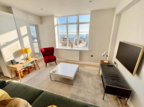 2 bed - modern, v central - sea views, lge balcony, fifth floor, lift